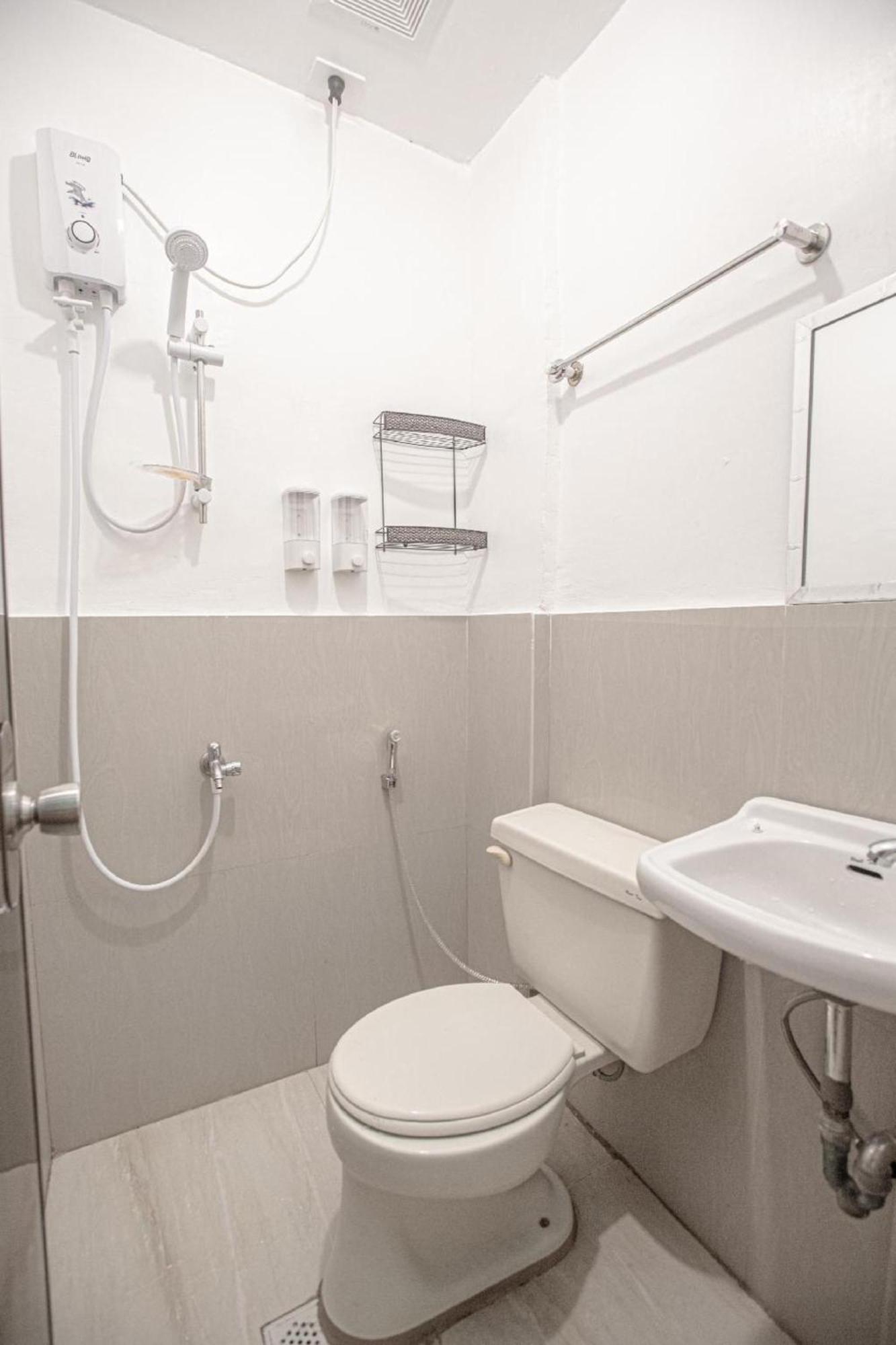 אנטיפולו Oyo 588 Sunrock Resort מראה חיצוני תמונה